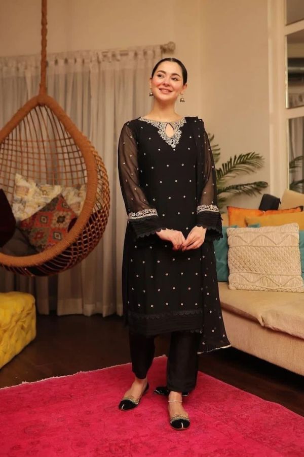 HANIA AMIR
