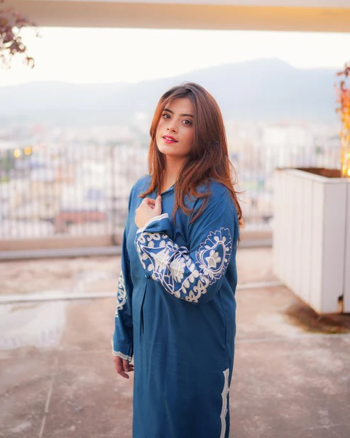NAGHMA EMBROIDED 2PC