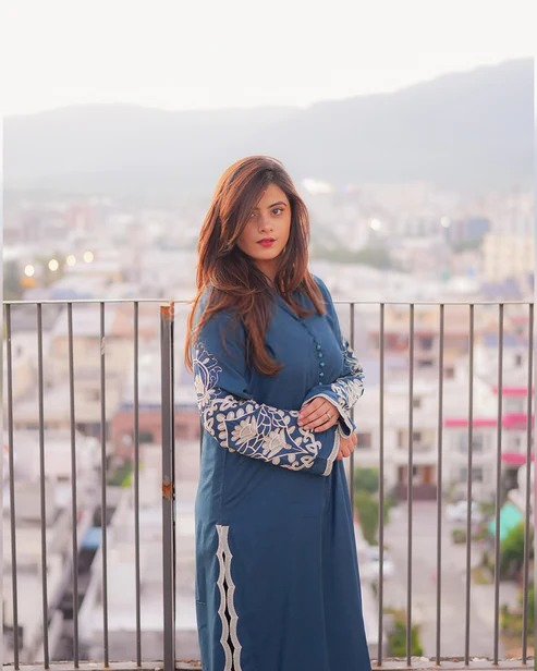 NAGHMA EMBROIDED 2PC