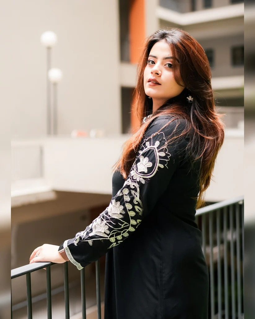 NAGHMA EMBROIDED 2PC
