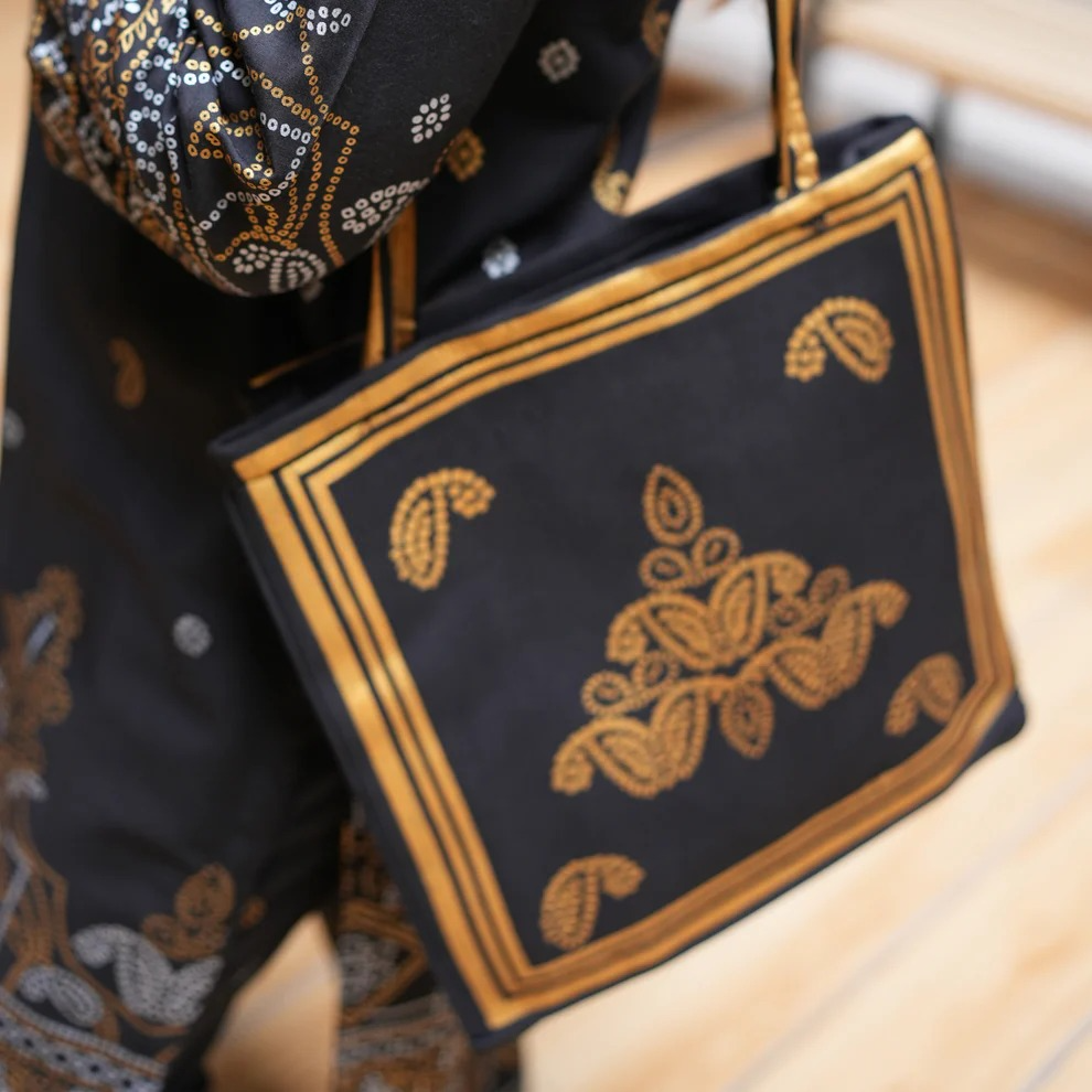 ROSEATE THREADS 2PC With BAG
