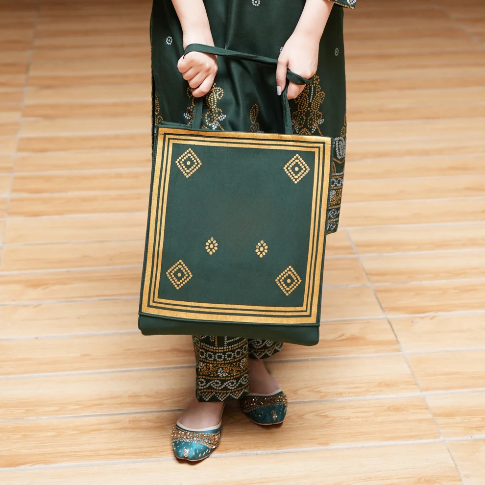 ROSEATE THREADS 2PC With BAG