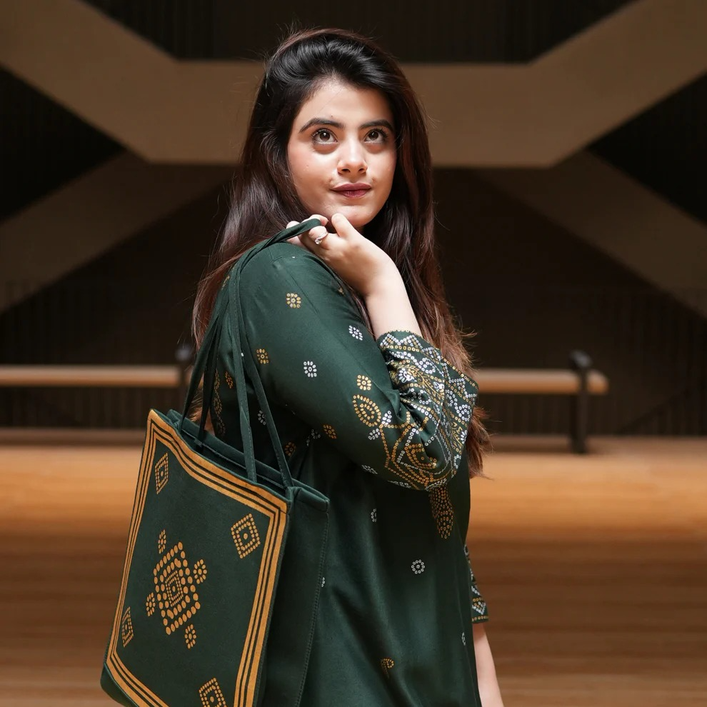 ROSEATE THREADS 2PC With BAG