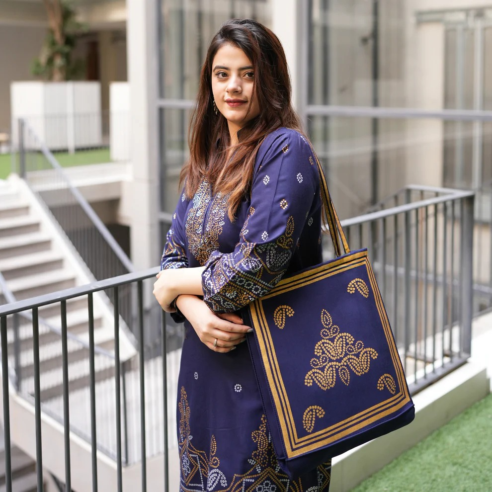 ROSEATE THREADS 2PC With BAG