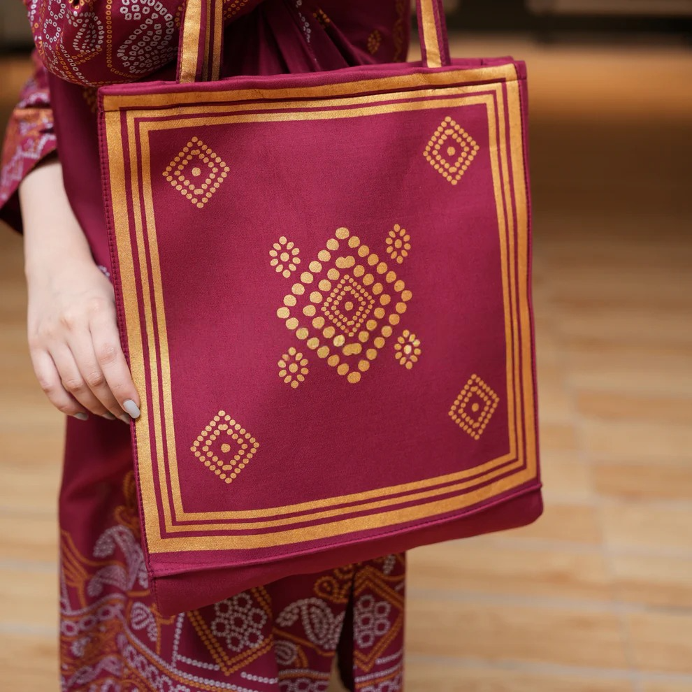 ROSEATE THREADS 2PC With BAG