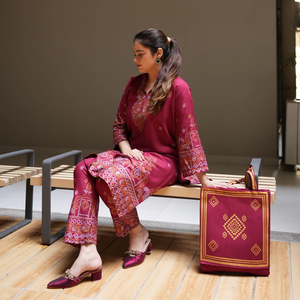 ROSEATE THREADS 2PC With BAG